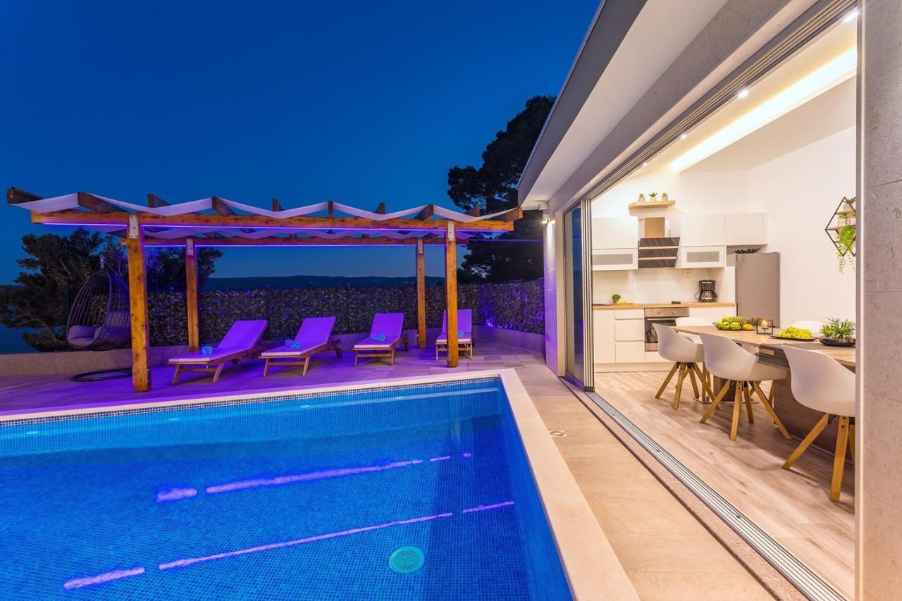 Villa Matan - Only 200M From The Sandy Beaches, Private 28M2 Pool Omiš Habitación foto