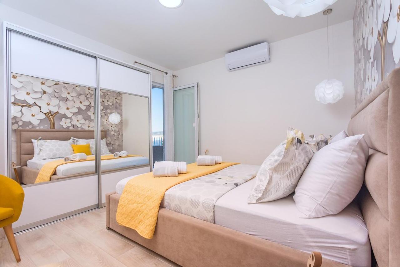 Villa Matan - Only 200M From The Sandy Beaches, Private 28M2 Pool Omiš Habitación foto